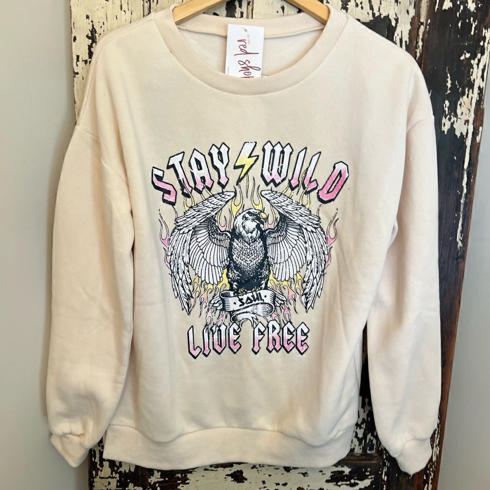 NWT Live Free women’s Baeverly sweatshirt. Size Medium.
